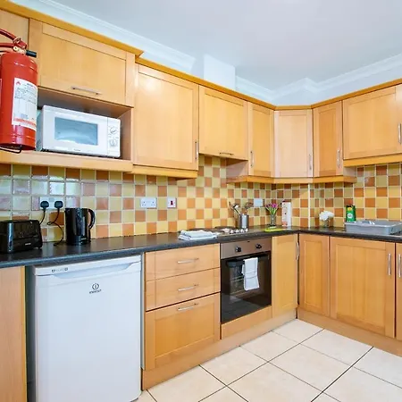 Spacious 4 Bed In