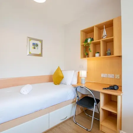 Spacious 4 Bed In דירה Limerick Junction