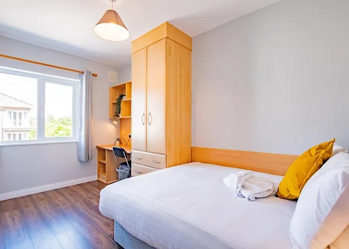 Spacious 4 Bed In 아파트