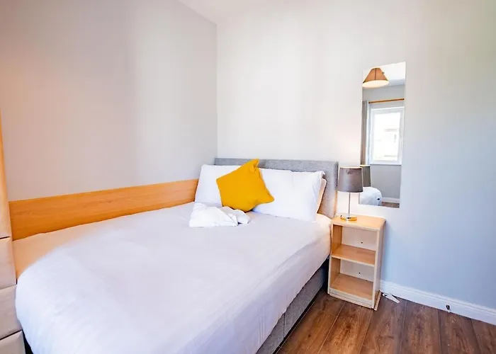 Spacious 4 Bed In 아파트