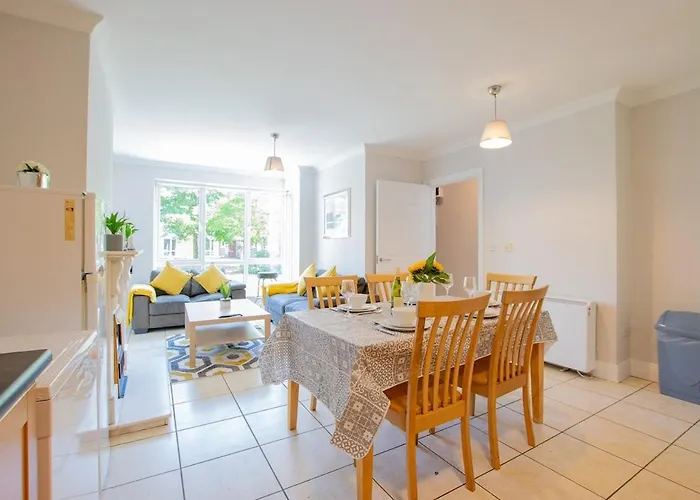 Spacious 4 Bed In דירה Limerick Junction